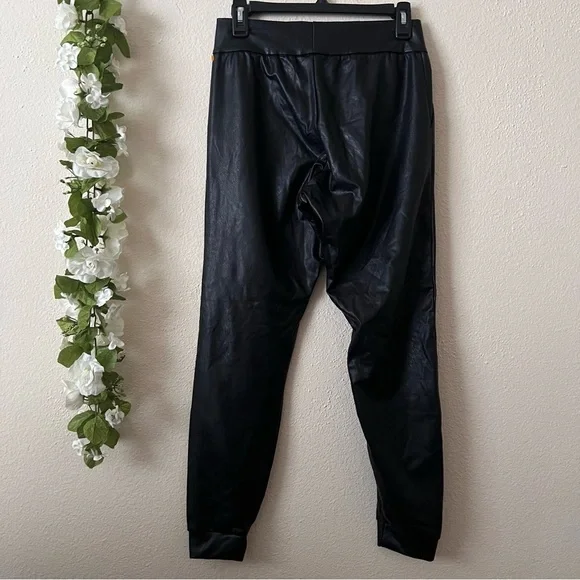 Commando Commando - Picture 5 of 12